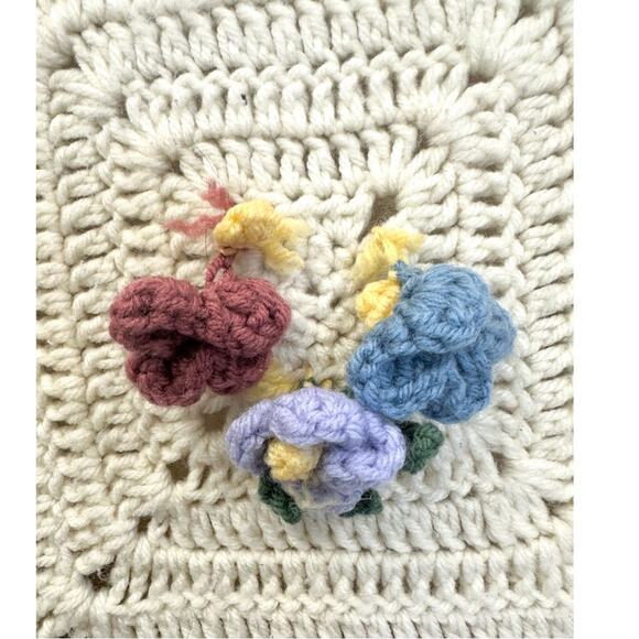 Vintage hand crochet knit cottagecore 3D flower accent throw blanket grannycore - Picture 8 of 16